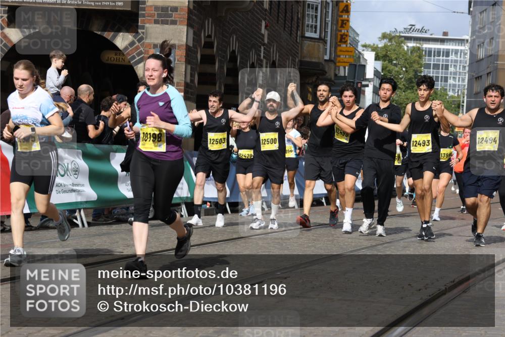 13.09.2026 - 21. swb-Marathon Bremen Strokosch-Dieckow http://msf.ph/oto/10381196 13.09.2026 11:04:56 Ziel 10160, 10283, 10481, 10711, 10755, 10877, 11114, 11364, 11366, 11592, 11705, 11761, 11991, 10370, 10465, 10718, 10800, 10850, 10975, 11105, 11281, 11584, 11722, 11900, 12002, 12064, 12099, 12235, 12335, 12522 meine-sportfotos.de