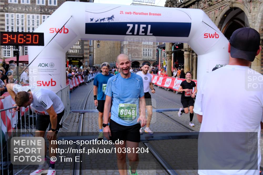 13.09.2026 - 21. swb-Marathon Bremen Tim E. http://msf.ph/oto/10381204 13.09.2026 13:17:18 Ziel 385, 1970, 2052, 2319, 3246, 3706, 3961, 4137, 4156, 6049, 6624, 6704, 6819, 6953, 7284, 7297, 7387, 8111, 8418, 8858 meine-sportfotos.de