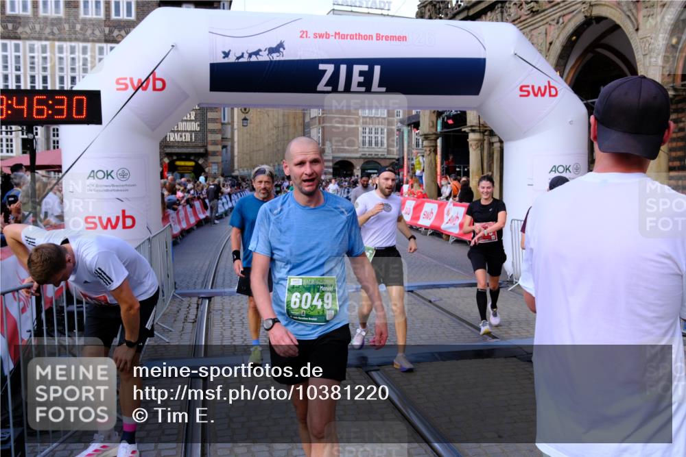 13.09.2026 - 21. swb-Marathon Bremen Tim E. http://msf.ph/oto/10381220 13.09.2026 13:17:19 Ziel 385, 1970, 2052, 2319, 3246, 3706, 3961, 4156, 6049, 6624, 6704, 6819, 6953, 7284, 7297, 8111, 8418, 8858 meine-sportfotos.de