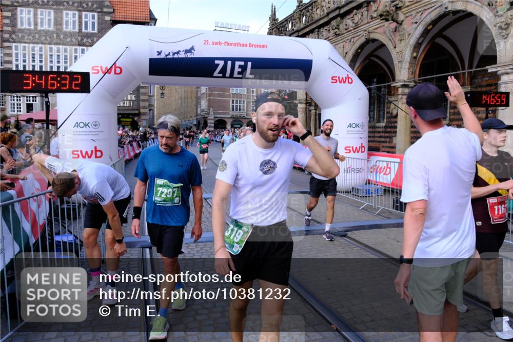 13.09.2026 - 21. swb-Marathon Bremen Tim E. http://msf.ph/oto/10381232 13.09.2026 13:17:21 Ziel 385, 1970, 2052, 2319, 3246, 3706, 4156, 6049, 6624, 6704, 6819, 6953, 7284, 7297, 8111, 8418, 8858 meine-sportfotos.de
