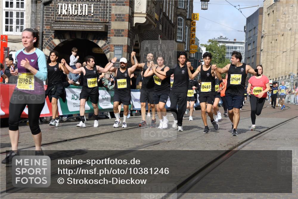 13.09.2026 - 21. swb-Marathon Bremen Strokosch-Dieckow http://msf.ph/oto/10381246 13.09.2026 11:04:57 Ziel 10160, 10198, 10283, 10481, 10711, 10755, 10877, 10940, 11114, 11364, 11366, 11592, 11705, 11761, 11991, 12005, 10370, 10465, 10718, 10800, 10850, 10975, 11102, 11105, 11157, 11218, 11281, 11584, 11616, 11722, 11900, 12002, 12064, 12099, 12335, 12522 meine-sportfotos.de