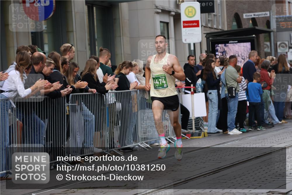 13.09.2026 - 21. swb-Marathon Bremen Strokosch-Dieckow http://msf.ph/oto/10381250 13.09.2026 12:44:42 Ziel 322, 814, 1187, 1544, 1840, 4474, 6485, 8285, 289, 6485 meine-sportfotos.de