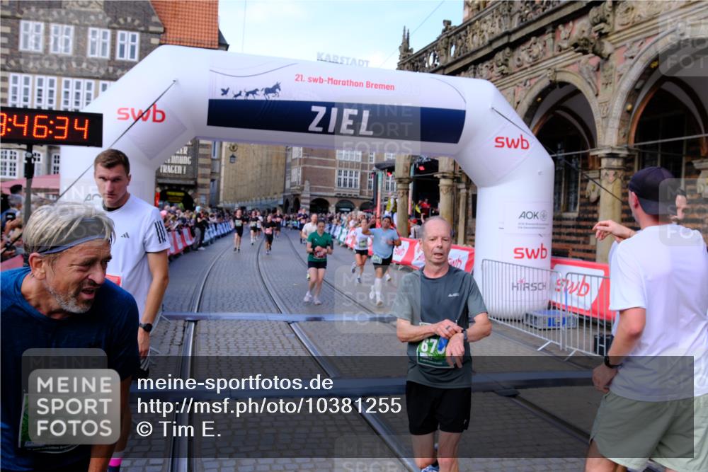 13.09.2026 - 21. swb-Marathon Bremen Tim E. http://msf.ph/oto/10381255 13.09.2026 13:17:23 Ziel 385, 1970, 2052, 2319, 3246, 3706, 4156, 4805, 6624, 6704, 6759, 6819, 6953, 7284, 8111, 8418, 8858 meine-sportfotos.de