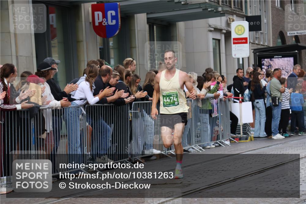 13.09.2026 - 21. swb-Marathon Bremen Strokosch-Dieckow http://msf.ph/oto/10381263 13.09.2026 12:44:43 Ziel 322, 814, 1187, 1544, 1840, 4474, 8285, 289, 6485 meine-sportfotos.de