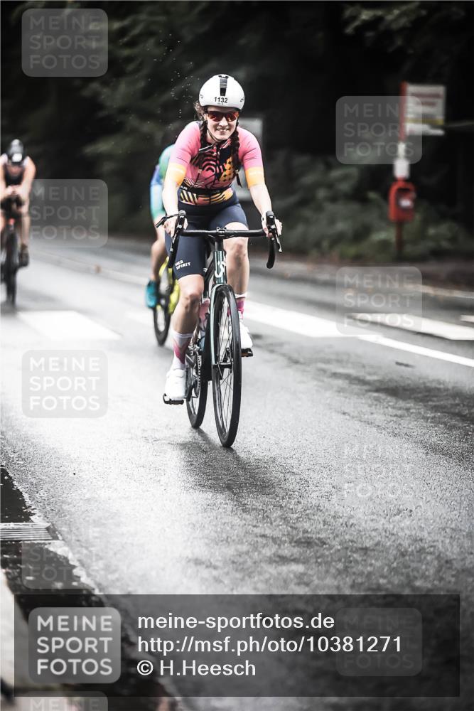 13.09.2026 - Stadtparktriathlon H.Heesch http://msf.ph/oto/10381271 13.09.2026 12:27:07 Radfahren 1028, 1132, 1177, 1187 meine-sportfotos.de
