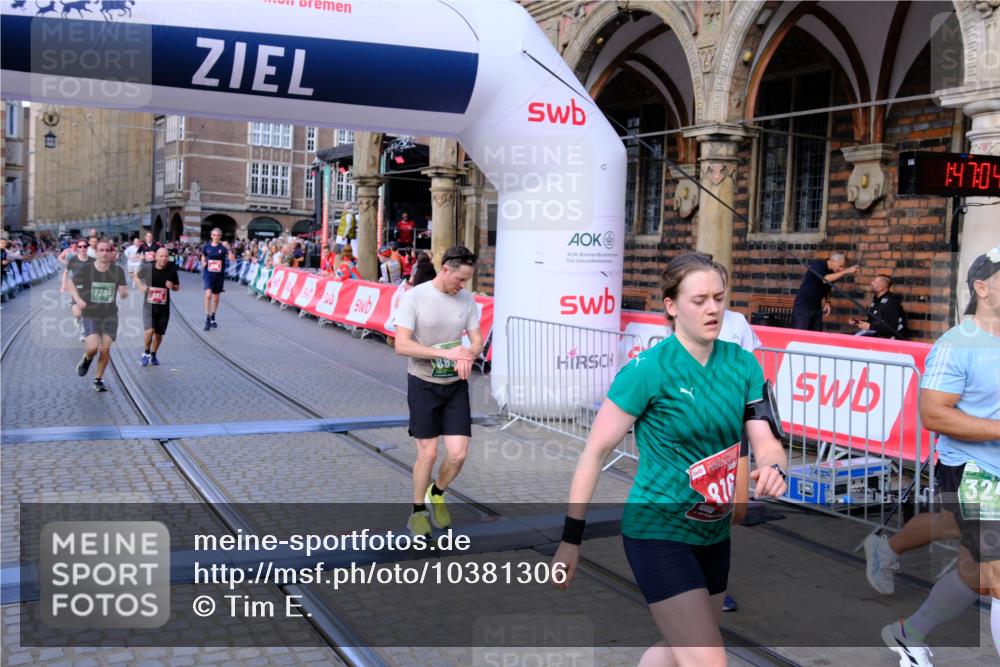 13.09.2026 - 21. swb-Marathon Bremen Tim E. http://msf.ph/oto/10381306 13.09.2026 13:17:26 Ziel 2052, 3246, 3706, 4156, 4805, 6624, 6704, 6759, 6953, 7284, 8111, 8418, 8858 meine-sportfotos.de