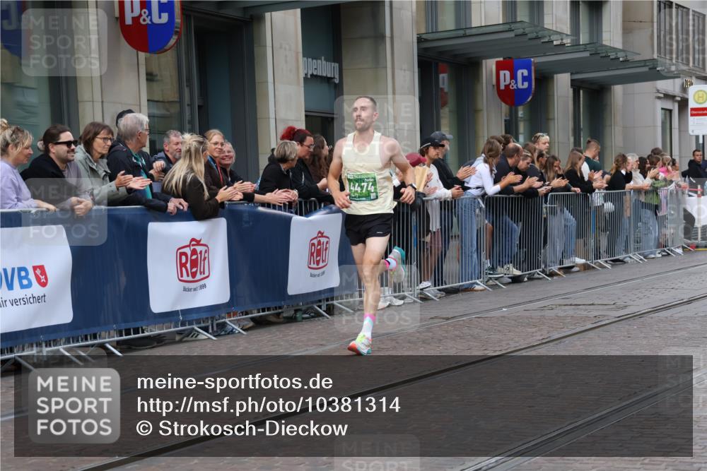 13.09.2026 - 21. swb-Marathon Bremen Strokosch-Dieckow http://msf.ph/oto/10381314 13.09.2026 12:44:44 Ziel 322, 814, 1187, 1544, 1840, 4474, 8285, 289, 6485 meine-sportfotos.de