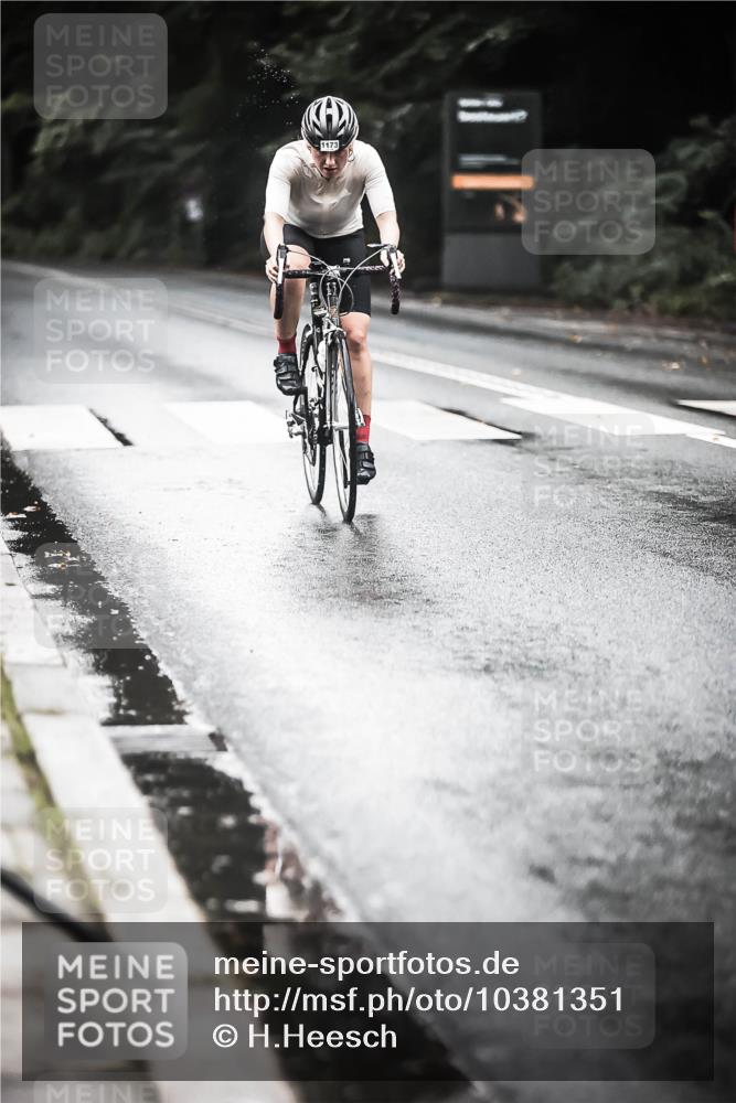 13.09.2026 - Stadtparktriathlon H.Heesch http://msf.ph/oto/10381351 13.09.2026 12:27:19 Radfahren 1033, 1173 meine-sportfotos.de