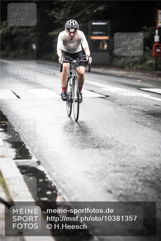 13.09.2026 - Stadtparktriathlon H.Heesch http://msf.ph/oto/10381357 13.09.2026 12:27:19 Radfahren 1033, 1173 meine-sportfotos.de