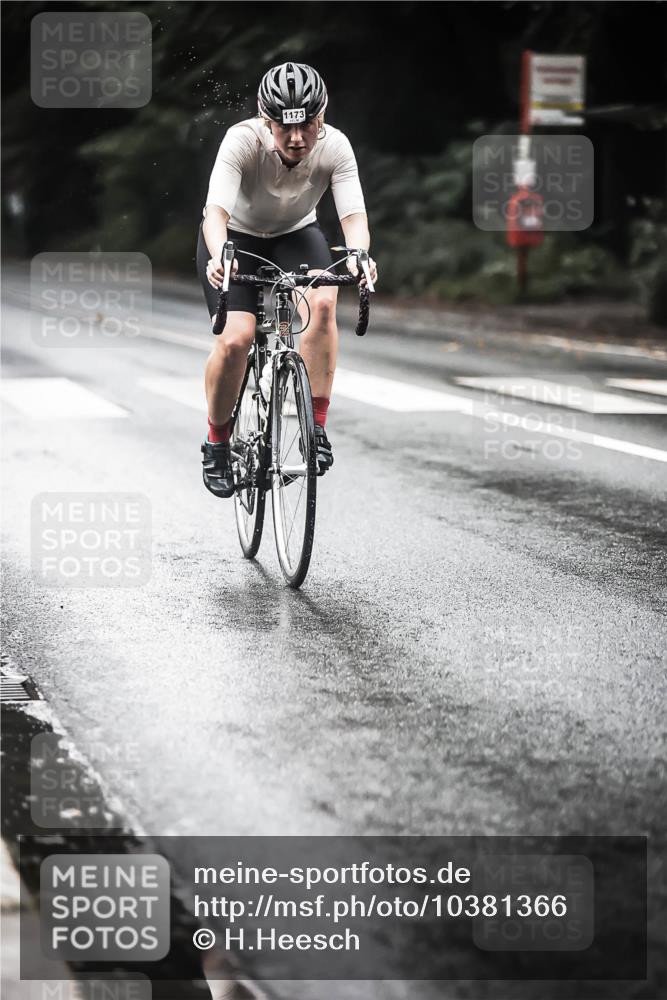 13.09.2026 - Stadtparktriathlon H.Heesch http://msf.ph/oto/10381366 13.09.2026 12:27:19 Radfahren 1033, 1173 meine-sportfotos.de