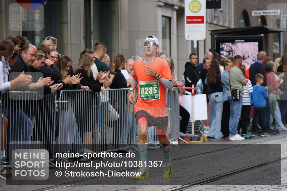 13.09.2026 - 21. swb-Marathon Bremen Strokosch-Dieckow http://msf.ph/oto/10381367 13.09.2026 12:44:46 Ziel 322, 814, 1187, 1544, 1840, 4474, 8285, 289, 6485 meine-sportfotos.de