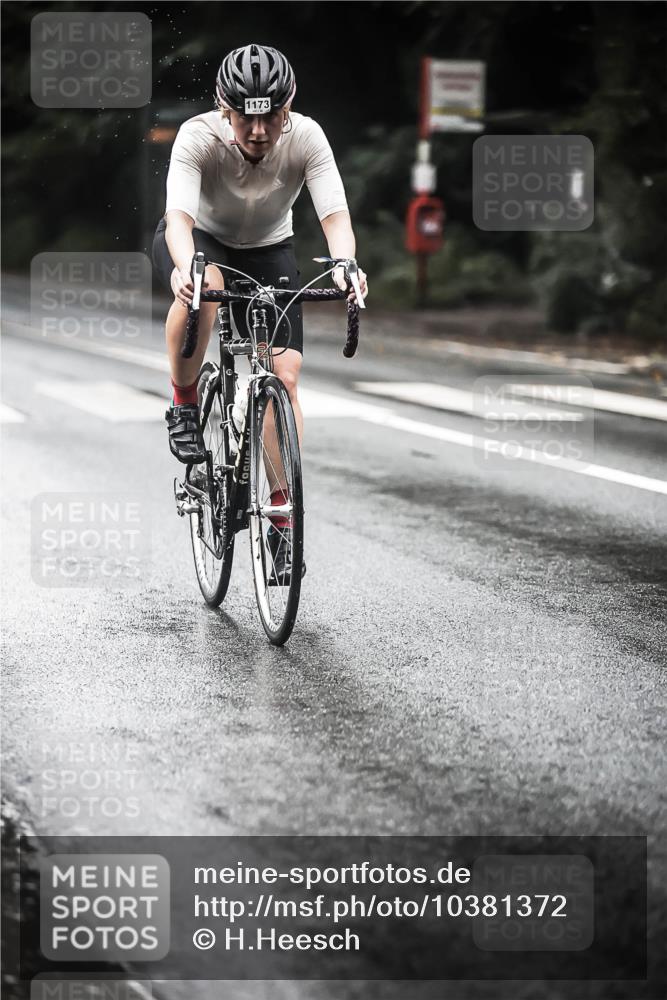 13.09.2026 - Stadtparktriathlon H.Heesch http://msf.ph/oto/10381372 13.09.2026 12:27:19 Radfahren 1033, 1173 meine-sportfotos.de