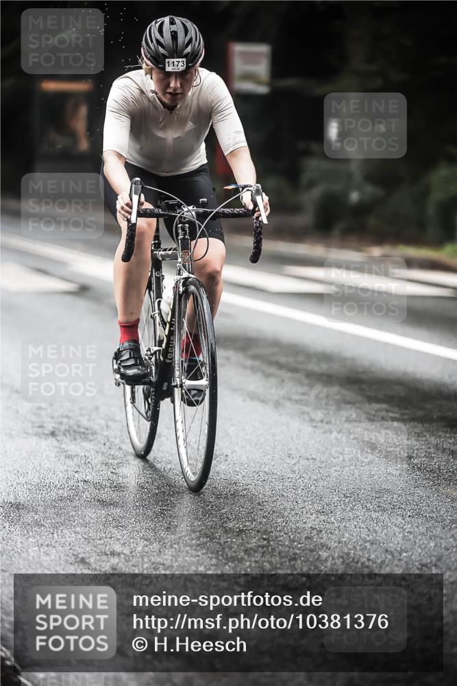13.09.2026 - Stadtparktriathlon H.Heesch http://msf.ph/oto/10381376 13.09.2026 12:27:20 Radfahren 1033, 1173 meine-sportfotos.de