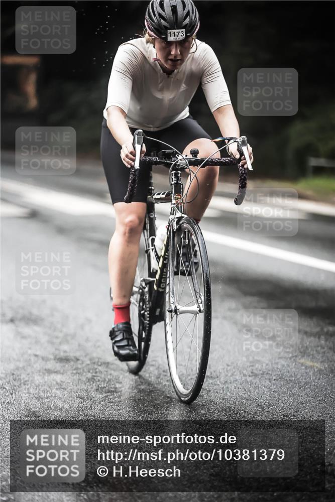 13.09.2026 - Stadtparktriathlon H.Heesch http://msf.ph/oto/10381379 13.09.2026 12:27:20 Radfahren 1033, 1173 meine-sportfotos.de