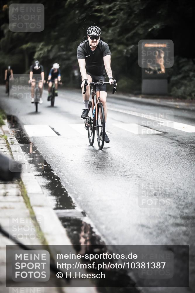 13.09.2026 - Stadtparktriathlon H.Heesch http://msf.ph/oto/10381387 13.09.2026 12:27:24 Radfahren 1033, 1077, 1153, 1169, 1173 meine-sportfotos.de
