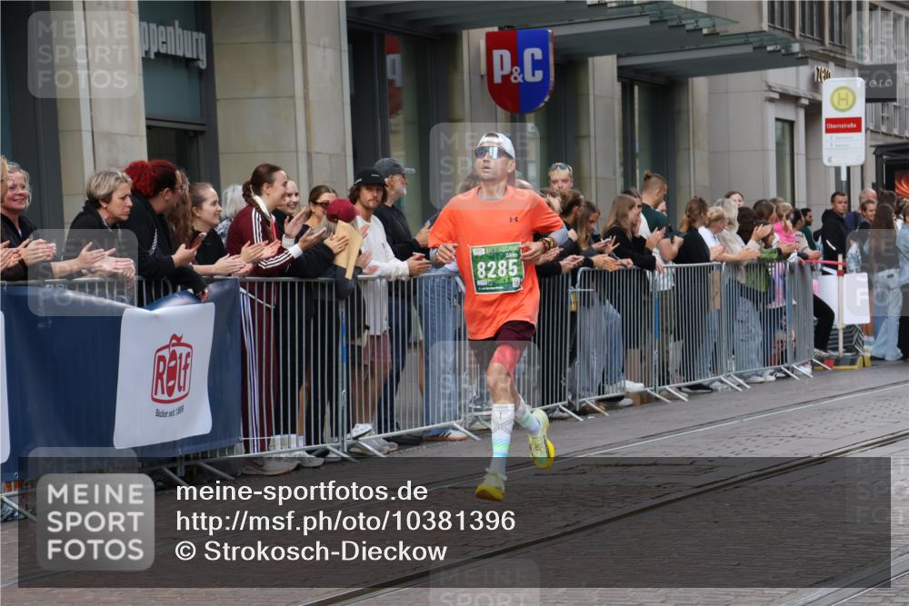 13.09.2026 - 21. swb-Marathon Bremen Strokosch-Dieckow http://msf.ph/oto/10381396 13.09.2026 12:44:47 Ziel 322, 814, 1187, 1544, 1840, 4474, 8285, 289, 6485 meine-sportfotos.de