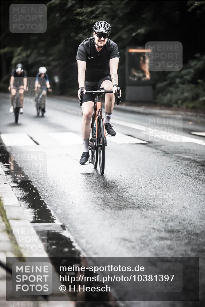 13.09.2026 - Stadtparktriathlon H.Heesch http://msf.ph/oto/10381397 13.09.2026 12:27:24 Radfahren 1033, 1077, 1153, 1169, 1173 meine-sportfotos.de
