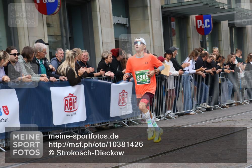 13.09.2026 - 21. swb-Marathon Bremen Strokosch-Dieckow http://msf.ph/oto/10381426 13.09.2026 12:44:48 Ziel 322, 814, 1187, 1544, 1840, 4474, 8285, 289, 6485 meine-sportfotos.de
