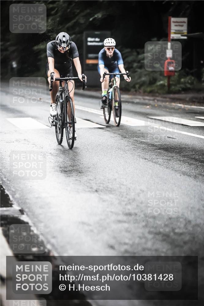 13.09.2026 - Stadtparktriathlon H.Heesch http://msf.ph/oto/10381428 13.09.2026 12:27:26 Radfahren 1033, 1077, 1153, 1169 meine-sportfotos.de