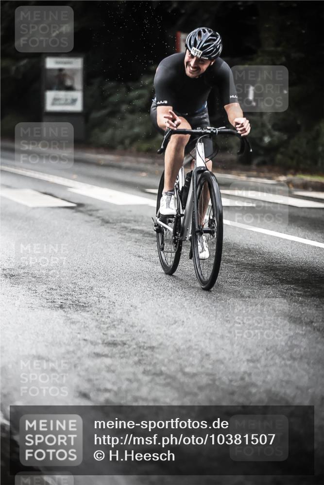13.09.2026 - Stadtparktriathlon H.Heesch http://msf.ph/oto/10381507 13.09.2026 12:27:35 Radfahren 1007, 1047, 1051, 1153 meine-sportfotos.de