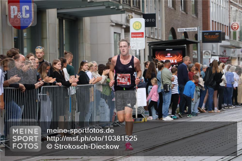 13.09.2026 - 21. swb-Marathon Bremen Strokosch-Dieckow http://msf.ph/oto/10381525 13.09.2026 12:44:53 Ziel 322, 814, 1187, 1544, 1840, 8285, 289, 4474, 6485 meine-sportfotos.de