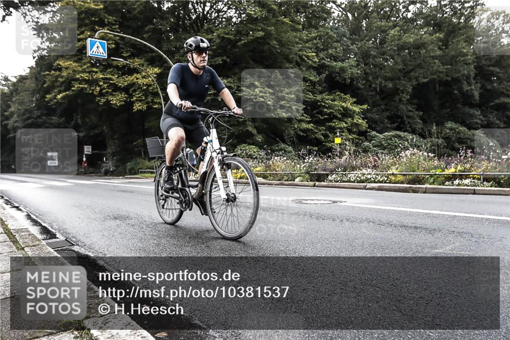 13.09.2026 - Stadtparktriathlon H.Heesch http://msf.ph/oto/10381537 13.09.2026 11:00:04 Radfahren 366, 387, 562, 568, 697 meine-sportfotos.de