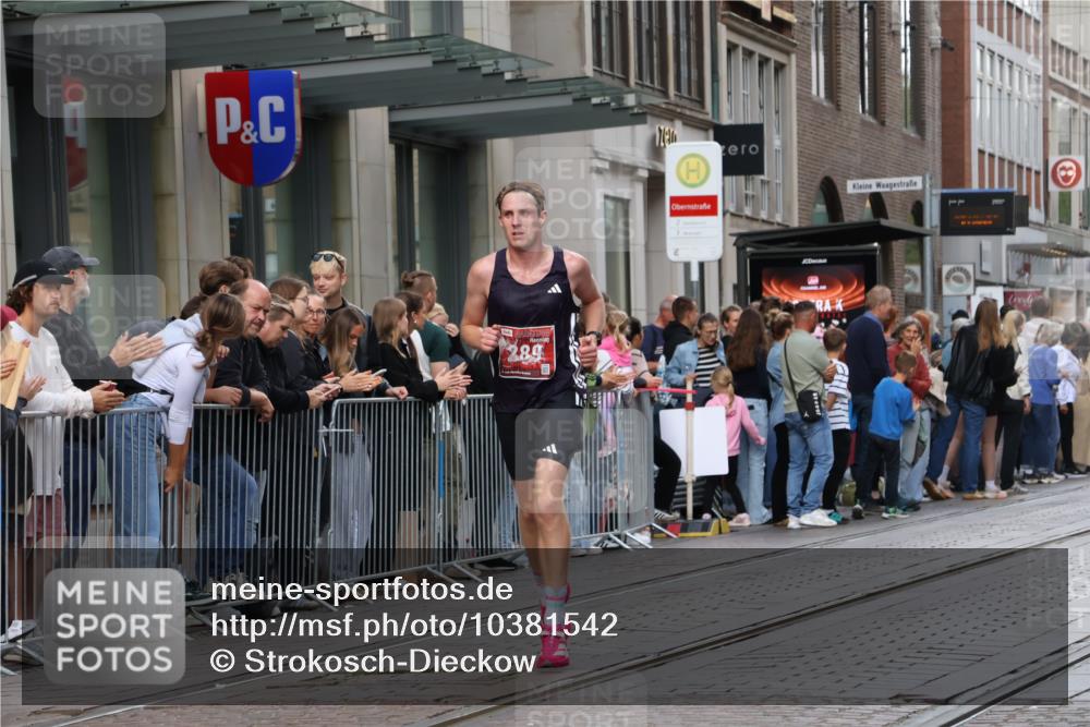 13.09.2026 - 21. swb-Marathon Bremen Strokosch-Dieckow http://msf.ph/oto/10381542 13.09.2026 12:44:54 Ziel 322, 814, 1187, 1544, 1840, 8285, 289, 4474, 6485, 8285 meine-sportfotos.de