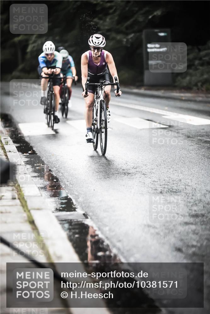 13.09.2026 - Stadtparktriathlon H.Heesch http://msf.ph/oto/10381571 13.09.2026 12:27:43 Radfahren 1007, 1075, 1102, 1112, 1181 meine-sportfotos.de