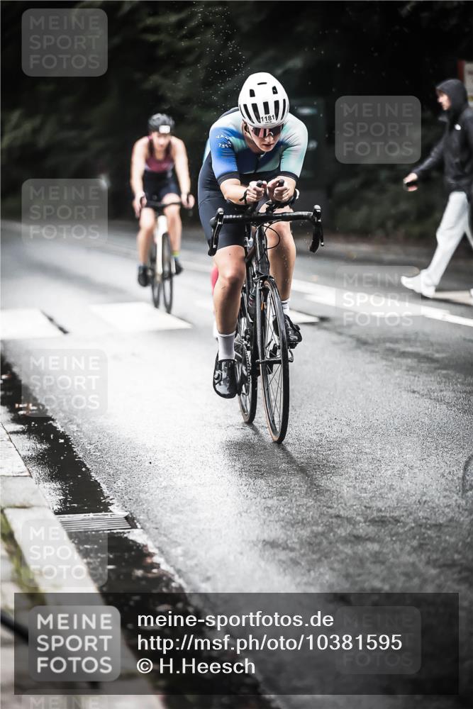 13.09.2026 - Stadtparktriathlon H.Heesch http://msf.ph/oto/10381595 13.09.2026 12:27:44 Radfahren 1007, 1075, 1102, 1112, 1181 meine-sportfotos.de