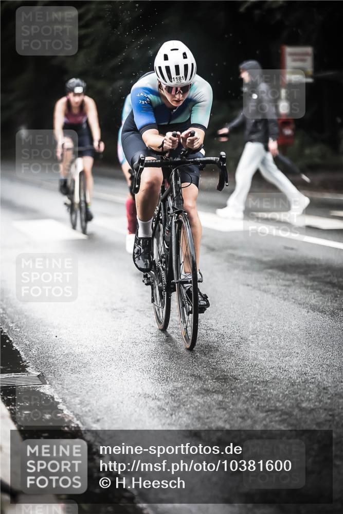 13.09.2026 - Stadtparktriathlon H.Heesch http://msf.ph/oto/10381600 13.09.2026 12:27:44 Radfahren 1007, 1075, 1102, 1112, 1181 meine-sportfotos.de