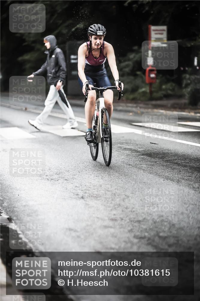 13.09.2026 - Stadtparktriathlon H.Heesch http://msf.ph/oto/10381615 13.09.2026 12:27:45 Radfahren 1007, 1075, 1090, 1102, 1112, 1181 meine-sportfotos.de