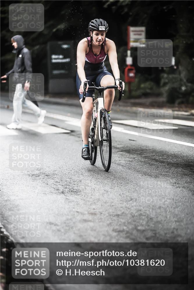 13.09.2026 - Stadtparktriathlon H.Heesch http://msf.ph/oto/10381620 13.09.2026 12:27:45 Radfahren 1007, 1075, 1090, 1102, 1112, 1181 meine-sportfotos.de