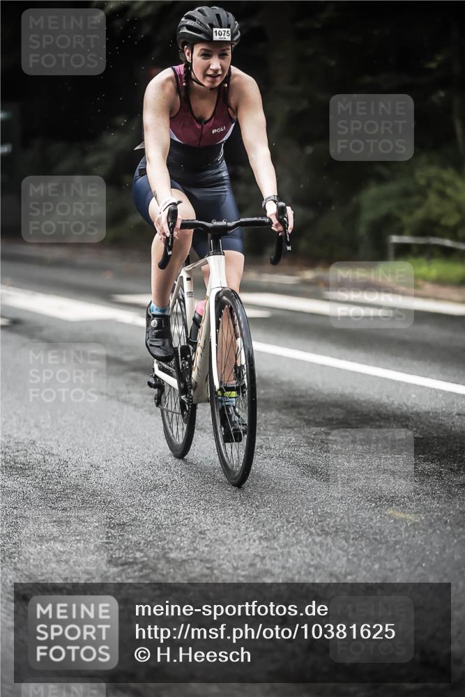 13.09.2026 - Stadtparktriathlon H.Heesch http://msf.ph/oto/10381625 13.09.2026 12:27:45 Radfahren 1007, 1075, 1090, 1102, 1112, 1181 meine-sportfotos.de