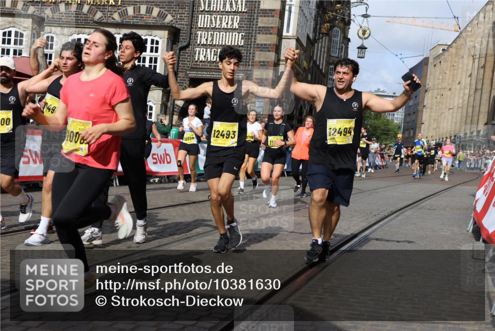 13.09.2026 - 21. swb-Marathon Bremen Strokosch-Dieckow http://msf.ph/oto/10381630 13.09.2026 11:05:00 Ziel 10160, 10198, 10283, 10481, 10711, 10877, 10940, 11006, 11114, 11364, 11366, 11592, 11705, 11761, 11991, 12005, 12493, 12495, 12498, 12500, 12502, 12563, 10370, 10576, 10718, 10800, 10995, 11102, 11105, 11157, 11218, 11281, 11326, 11584, 11616, 11722, 11900, 12002, 12011, 12064, 12079, 12080, 12099, 12335 meine-sportfotos.de