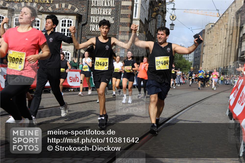 13.09.2026 - 21. swb-Marathon Bremen Strokosch-Dieckow http://msf.ph/oto/10381642 13.09.2026 11:05:00 Ziel 10160, 10198, 10283, 10481, 10711, 10877, 10940, 11006, 11114, 11364, 11366, 11592, 11705, 11761, 11991, 12005, 12493, 12495, 12498, 12500, 12502, 12563, 10370, 10576, 10718, 10800, 10995, 11102, 11105, 11157, 11218, 11281, 11326, 11584, 11616, 11722, 11900, 12002, 12011, 12064, 12079, 12080, 12099, 12335 meine-sportfotos.de