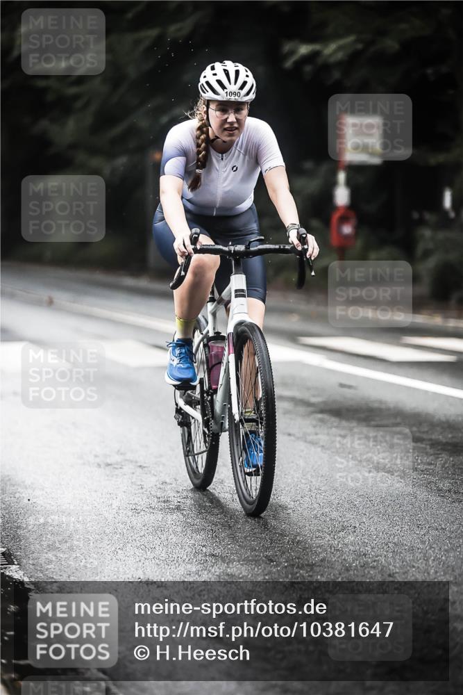13.09.2026 - Stadtparktriathlon H.Heesch http://msf.ph/oto/10381647 13.09.2026 12:27:51 Radfahren 986, 1061, 1075, 1090, 1148 meine-sportfotos.de