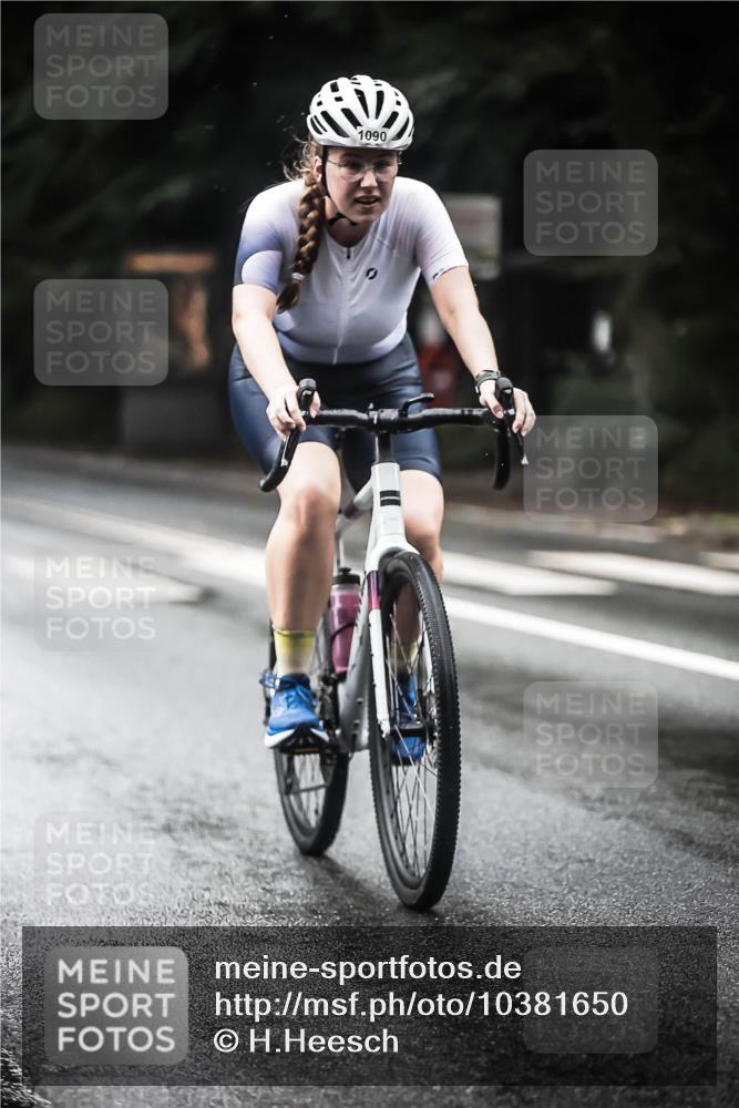 13.09.2026 - Stadtparktriathlon H.Heesch http://msf.ph/oto/10381650 13.09.2026 12:27:52 Radfahren 986, 1061, 1090, 1148, 1157 meine-sportfotos.de