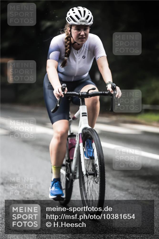 13.09.2026 - Stadtparktriathlon H.Heesch http://msf.ph/oto/10381654 13.09.2026 12:27:52 Radfahren 986, 1061, 1090, 1148, 1157 meine-sportfotos.de