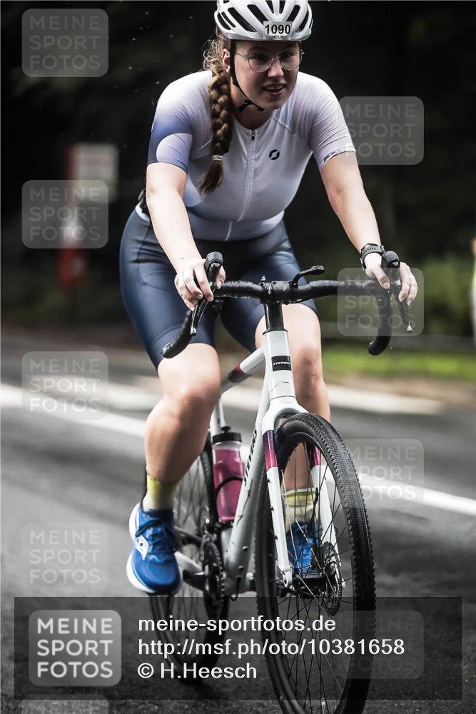 13.09.2026 - Stadtparktriathlon H.Heesch http://msf.ph/oto/10381658 13.09.2026 12:27:52 Radfahren 986, 1061, 1090, 1148, 1157 meine-sportfotos.de