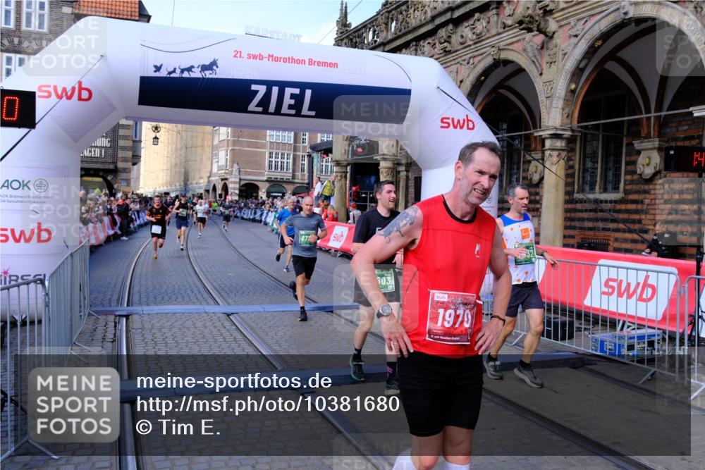 13.09.2026 - 21. swb-Marathon Bremen Tim E. http://msf.ph/oto/10381680 13.09.2026 13:17:48 Ziel 560, 771, 842, 1297, 2008, 2234, 3148, 3760, 4171, 5041, 5550, 6095, 6803, 7901, 8100, 8250, 8253, 8446, 8532, 8714, 9075, 9400 meine-sportfotos.de