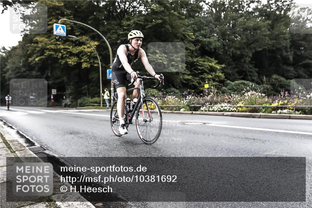 13.09.2026 - Stadtparktriathlon H.Heesch http://msf.ph/oto/10381692 13.09.2026 11:01:21 Radfahren 542, 676, 1798 meine-sportfotos.de
