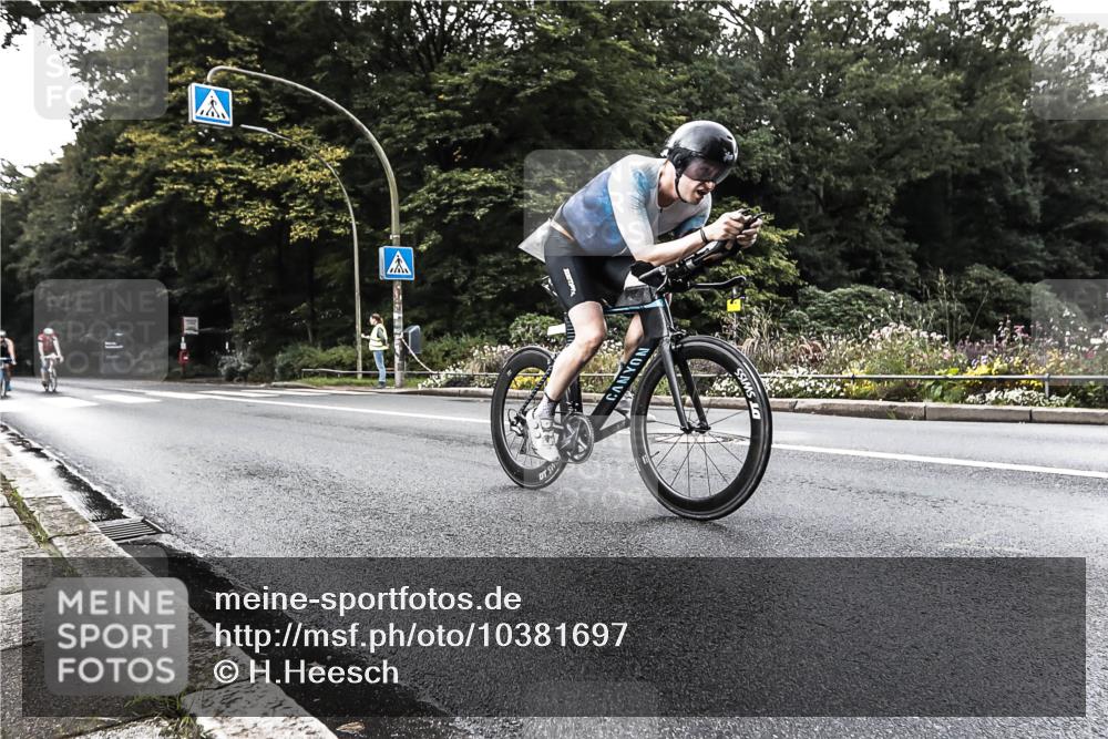 13.09.2026 - Stadtparktriathlon H.Heesch http://msf.ph/oto/10381697 13.09.2026 11:01:23 Radfahren 497, 542, 578, 676, 1798 meine-sportfotos.de