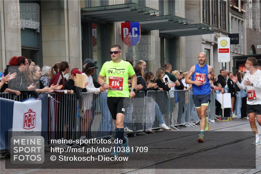 13.09.2026 - 21. swb-Marathon Bremen Strokosch-Dieckow http://msf.ph/oto/10381709 13.09.2026 12:45:09 Ziel 2032, 322, 814, 1187, 1544, 1840, 4474, 8285 meine-sportfotos.de