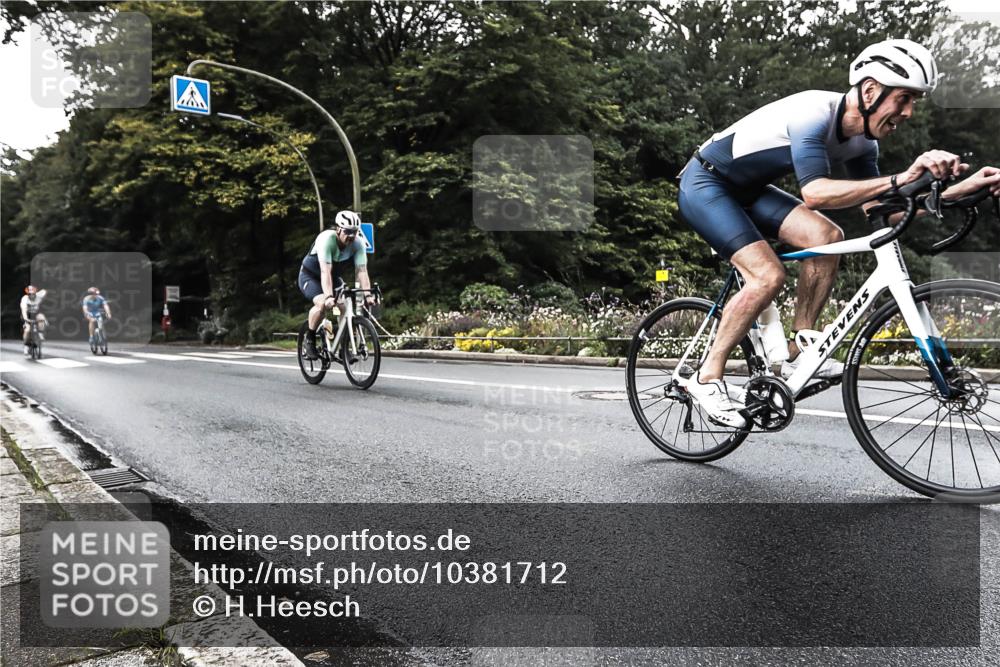 13.09.2026 - Stadtparktriathlon H.Heesch http://msf.ph/oto/10381712 13.09.2026 11:01:35 Radfahren 486, 510, 592, 703 meine-sportfotos.de