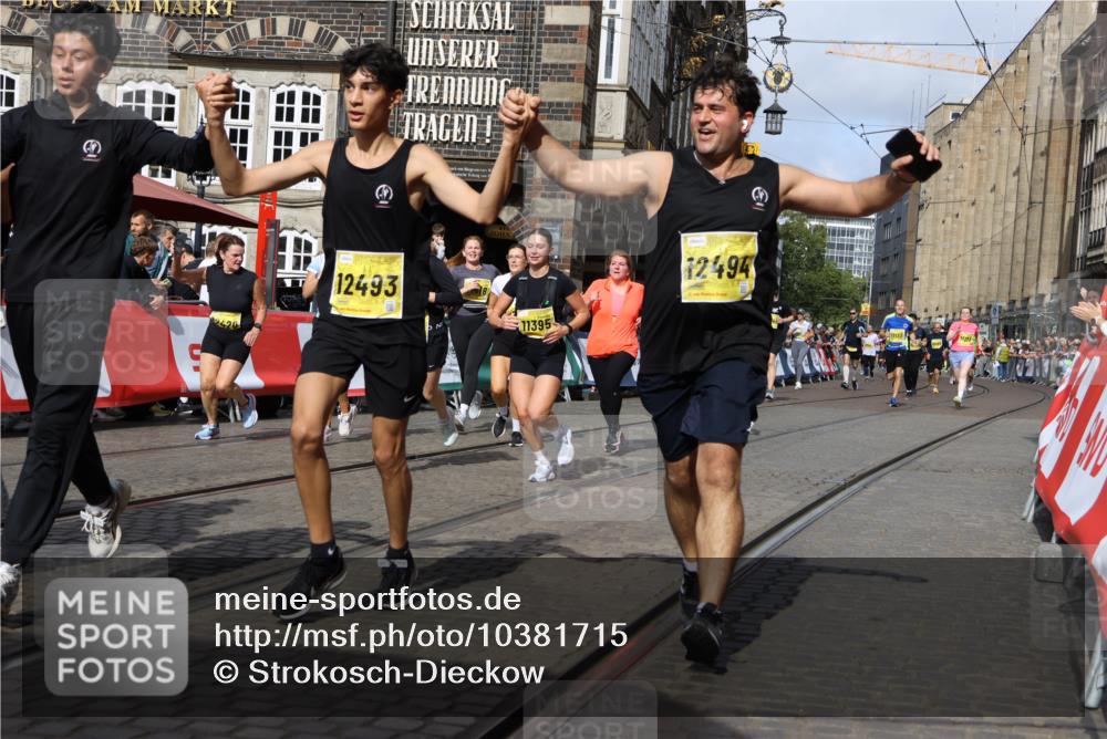 13.09.2026 - 21. swb-Marathon Bremen Strokosch-Dieckow http://msf.ph/oto/10381715 13.09.2026 11:05:00 Ziel 10160, 10198, 10283, 10481, 10711, 10877, 10940, 11006, 11114, 11364, 11366, 11592, 11705, 11761, 11991, 12005, 12493, 12495, 12498, 12500, 12502, 12563, 10370, 10576, 10718, 10800, 10995, 11102, 11105, 11157, 11218, 11281, 11326, 11584, 11616, 11722, 11900, 12002, 12011, 12064, 12079, 12080, 12099, 12335 meine-sportfotos.de