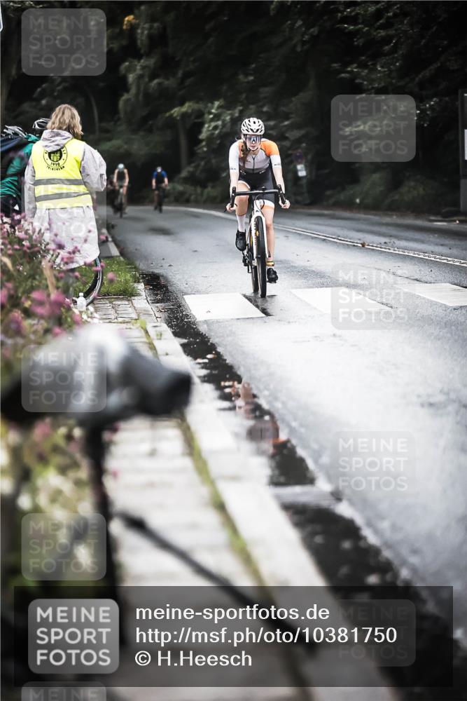 13.09.2026 - Stadtparktriathlon H.Heesch http://msf.ph/oto/10381750 13.09.2026 12:28:01 Radfahren 986, 1020, 1134, 1157 meine-sportfotos.de