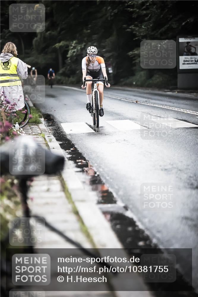 13.09.2026 - Stadtparktriathlon H.Heesch http://msf.ph/oto/10381755 13.09.2026 12:28:02 Radfahren 1020, 1134, 1157 meine-sportfotos.de