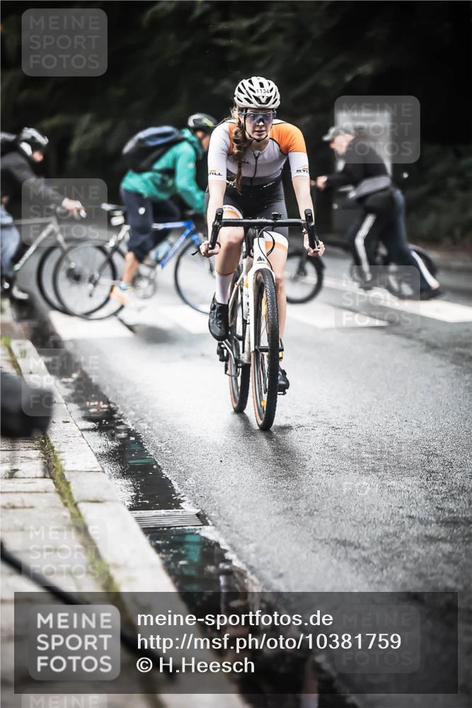 13.09.2026 - Stadtparktriathlon H.Heesch http://msf.ph/oto/10381759 13.09.2026 12:28:03 Radfahren 1020, 1134, 1157 meine-sportfotos.de