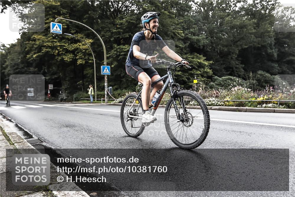 13.09.2026 - Stadtparktriathlon H.Heesch http://msf.ph/oto/10381760 13.09.2026 11:01:57 Radfahren 357, 494 meine-sportfotos.de