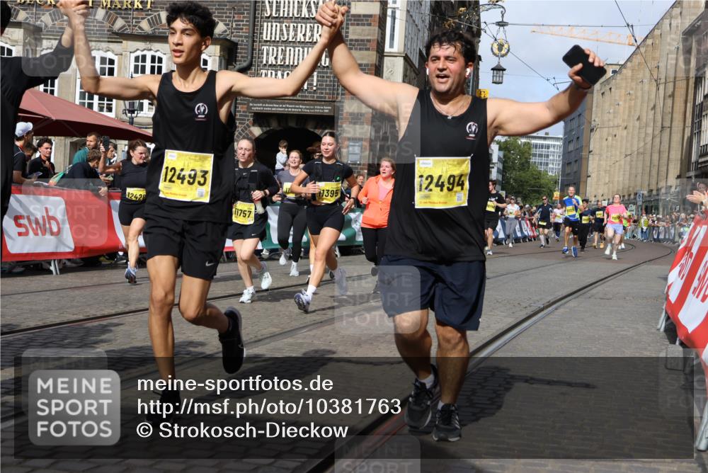 13.09.2026 - 21. swb-Marathon Bremen Strokosch-Dieckow http://msf.ph/oto/10381763 13.09.2026 11:05:01 Ziel 10160, 10198, 10283, 10315, 10481, 10711, 10856, 10877, 10940, 11006, 11114, 11364, 11366, 11395, 11592, 11705, 11757, 11761, 11991, 12005, 12493, 12495, 12498, 12500, 12502, 12563, 10370, 10576, 10697, 10718, 10800, 10995, 11102, 11105, 11157, 11218, 11281, 11326, 11584, 11616, 11722, 11900, 12002, 12011, 12064, 12079, 12080, 12099, 12335 meine-sportfotos.de